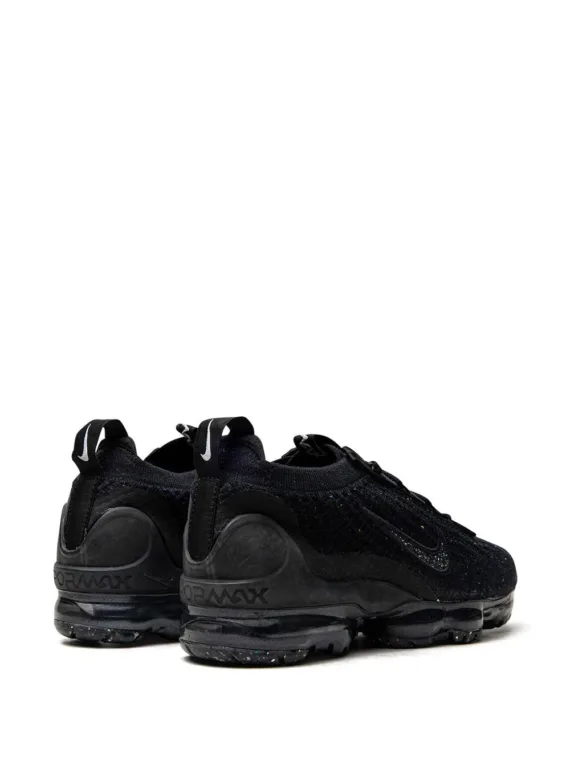 ⁦Nike Air Vapormax 2023 Flyknit "Triple Black" sneakers⁩ – תמונה ⁦3⁩