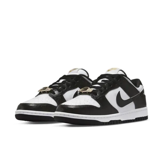 ⁦NIKE DUNK LOW SE WORLD CHAMPS BLACK WHITE⁩ – תמונה ⁦2⁩