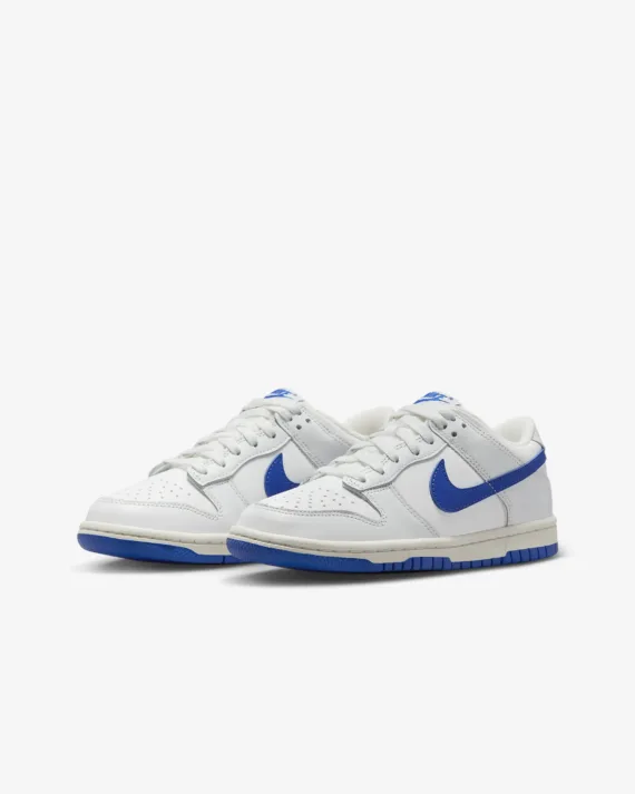 ⁦NIKE Dunk Low Older Kids' Shoes⁩ – תמונה ⁦3⁩