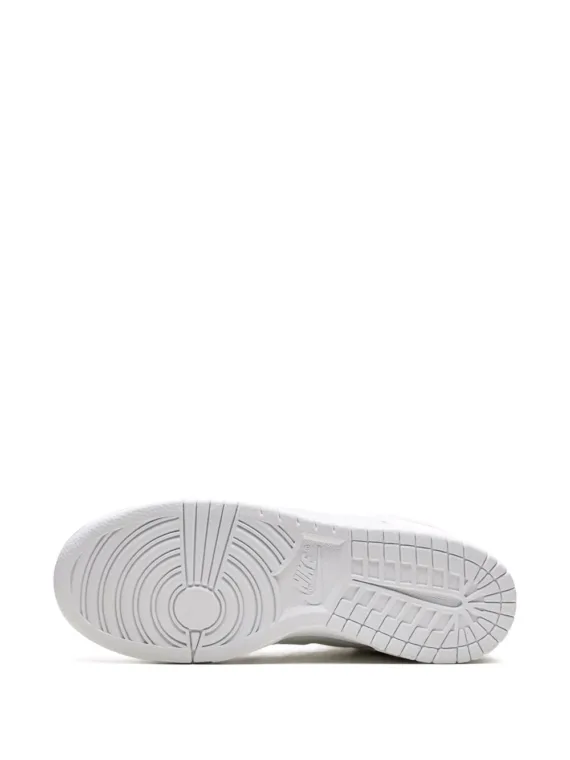 ⁦NIKE x Dover Street Market Nike Dunk Low "Triple White Velvet" sneakers⁩ – תמונה ⁦4⁩