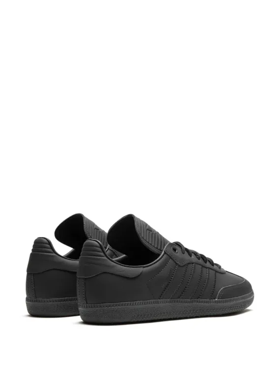 ⁦נעלי אדידס סמבה- x Pharrell Humanrace Samba "Charcoal" sneakers⁩ – תמונה ⁦3⁩