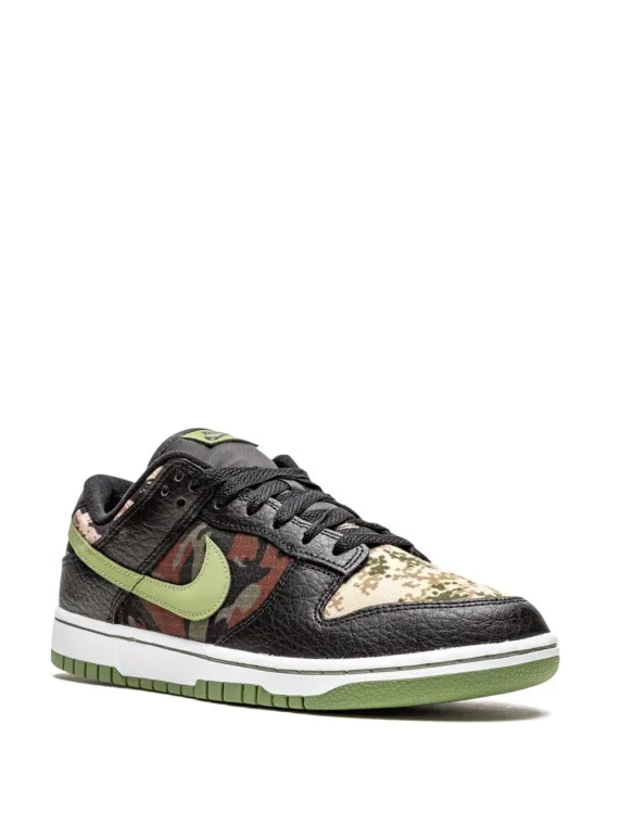 ⁦NIKE Dunk Low "Crazy Camo" sneakers⁩ – תמונה ⁦2⁩