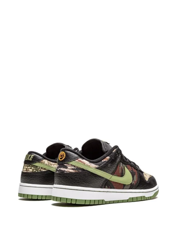 ⁦NIKE Dunk Low "Crazy Camo" sneakers⁩ – תמונה ⁦3⁩