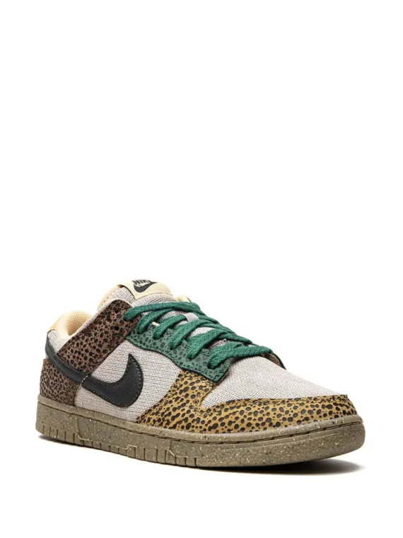 ⁦NIKE Dunk Low "Safari Golden Moss" sneakers⁩ – תמונה ⁦2⁩