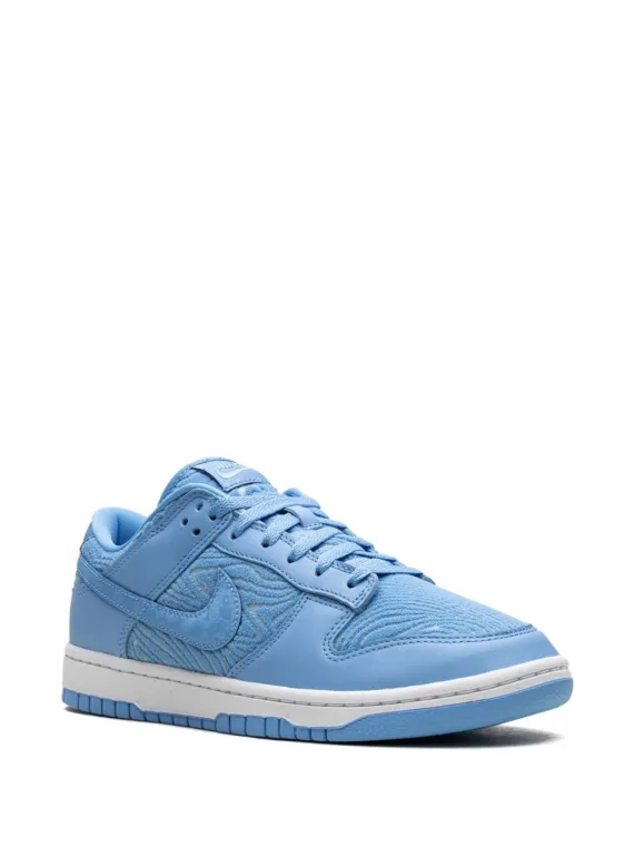 ⁦NIKE Dunk Low PRM "Topography/University Blue" sneakers⁩ – תמונה ⁦2⁩