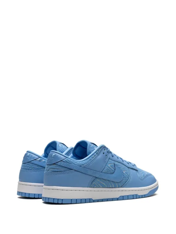 ⁦NIKE Dunk Low PRM "Topography/University Blue" sneakers⁩ – תמונה ⁦3⁩