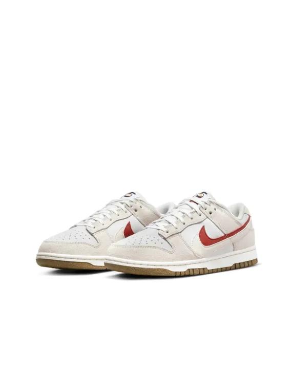 ⁦NIKE DUNK LOW SE 85 'DOUBLE SWOOSH SAIL ORANGE' (WOMEN'S)⁩ – תמונה ⁦2⁩