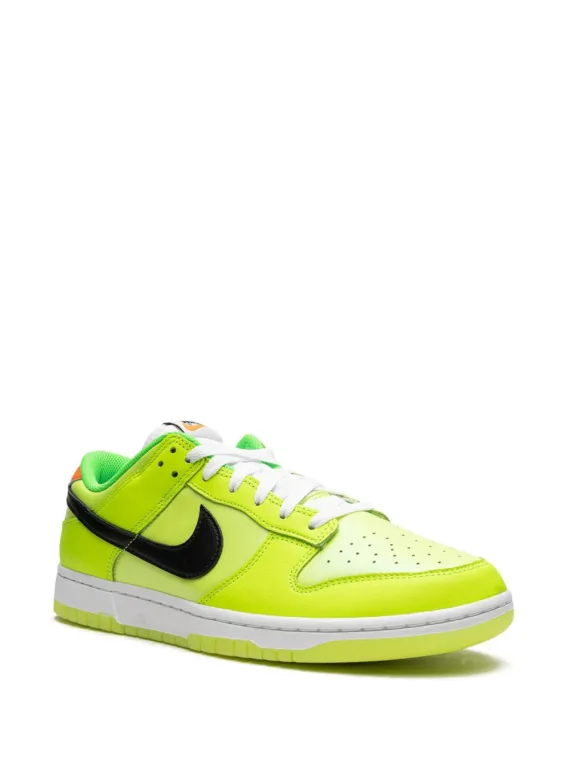 ⁦NIKE Dunk Low "Glow in the Dark" sneakers⁩ – תמונה ⁦2⁩