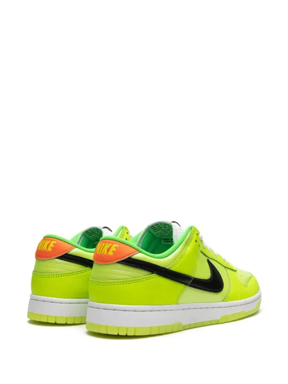 ⁦NIKE Dunk Low "Glow in the Dark" sneakers⁩ – תמונה ⁦3⁩