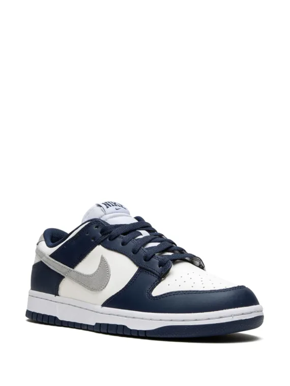 ⁦NIKE Dunk Low "Midnight Navy/Lt Smoke Grey" sneakers⁩ – תמונה ⁦2⁩