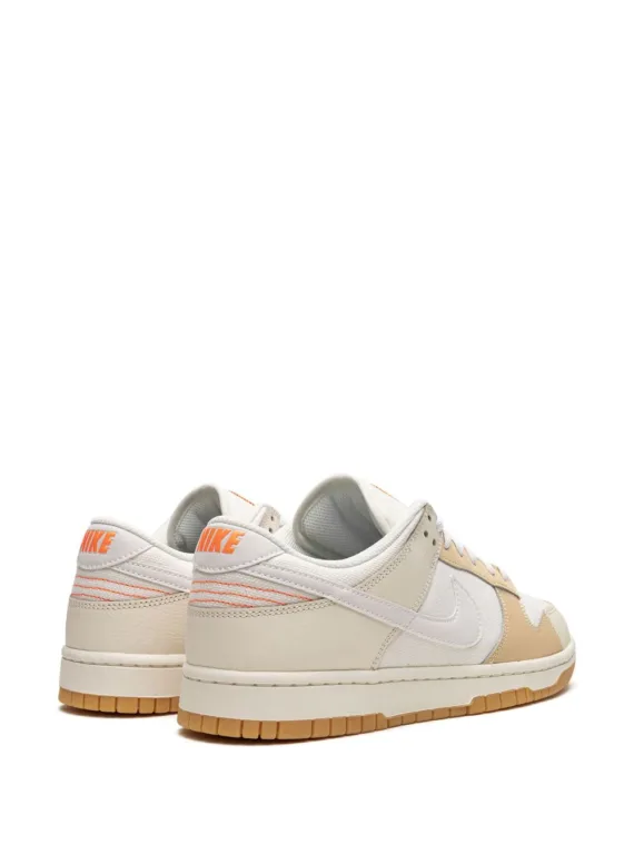 ⁦NIKE Dunk Low SE "If Lost Return To" sneakers⁩ – תמונה ⁦3⁩