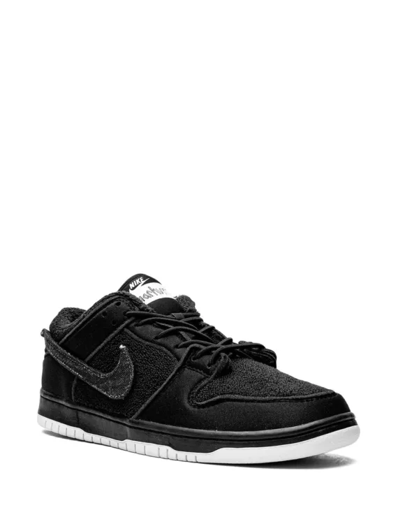 ⁦NIKE x Gnarhunters SB Dunk Low sneakers⁩ – תמונה ⁦2⁩