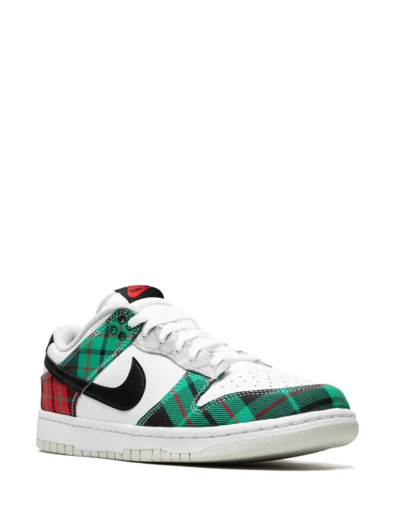 ⁦NIKE Dunk Low "Tartan Plaid" sneakers⁩ – תמונה ⁦2⁩