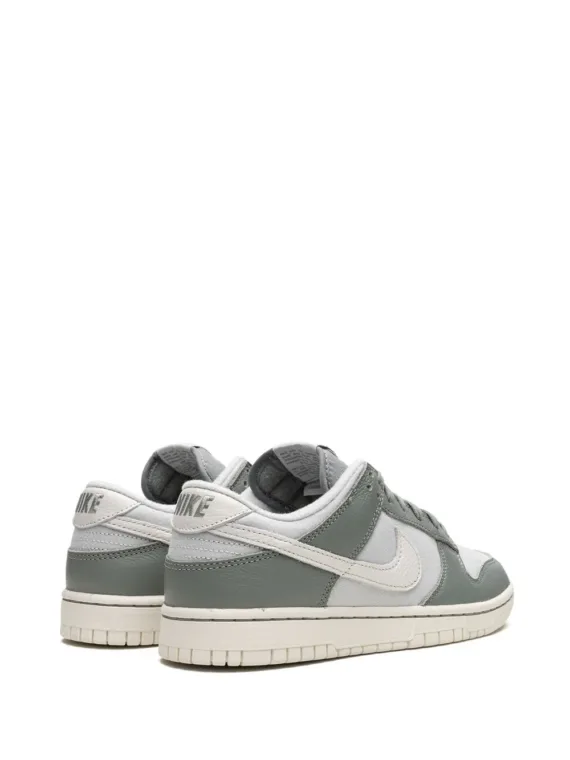 ⁦NIKE Dunk Low Retro PRM "Mica Green" sneakers⁩ – תמונה ⁦3⁩