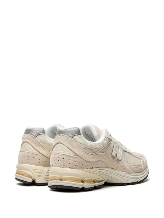 ⁦ניו באלאנס - New Balance 2002 R Calm Taupe sneakers⁩ – תמונה ⁦3⁩