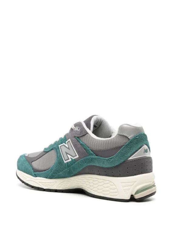 ⁦ניו באלאנס - New Balance 2002 R suede sneakers⁩ – תמונה ⁦3⁩