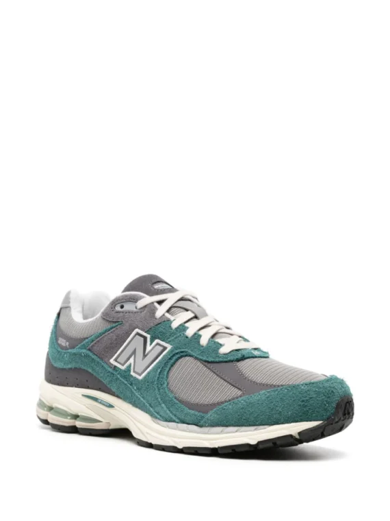 ⁦ניו באלאנס - New Balance 2002 R suede sneakers⁩ – תמונה ⁦2⁩