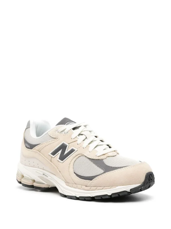 ⁦ניו באלאנס - New Balance 2002 R panelled sneakers⁩ – תמונה ⁦2⁩