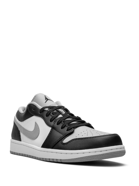 ⁦נייק ג'ורדן -NIKE AIR JORDAN 1 LOW - Light Smoke Grey⁩ – תמונה ⁦2⁩