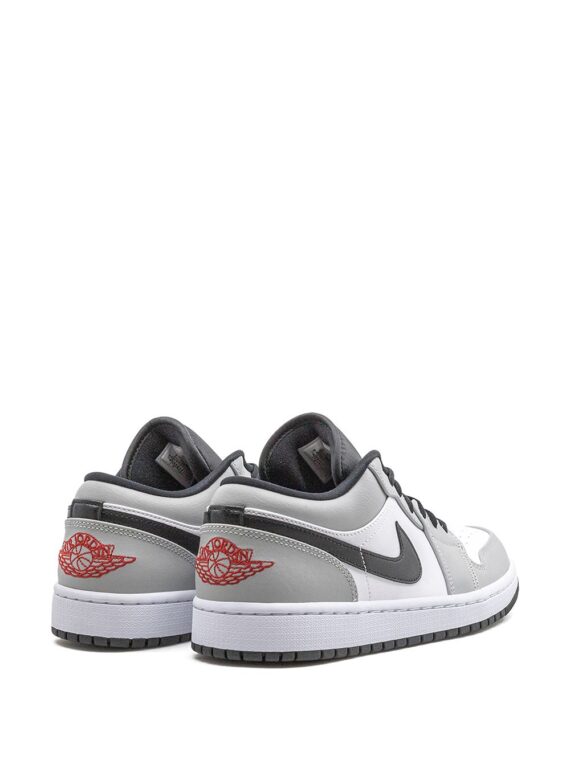 ⁦נייק ג'ורדן -NIKE AIR JORDAN 1 LOW - Light Smoke Grey⁩ – תמונה ⁦3⁩