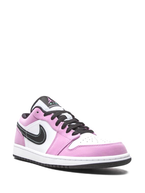 ⁦נייק ג'ורדן -NIKE AIR JORDAN 1 LOW - Violet Shock⁩ – תמונה ⁦2⁩