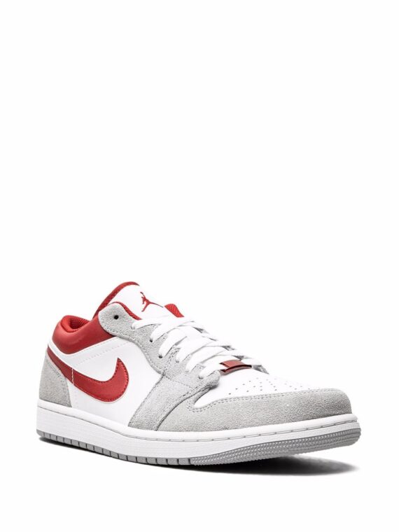 ⁦נייק ג'ורדן -NIKE AIR JORDAN 1 LOW - White/Grey/Red⁩ – תמונה ⁦2⁩