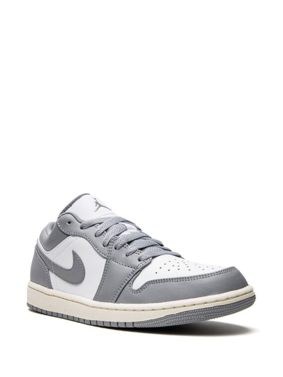 ⁦נייק ג'ורדן -NIKE AIR JORDAN 1 LOW - Vintage Grey⁩ – תמונה ⁦2⁩