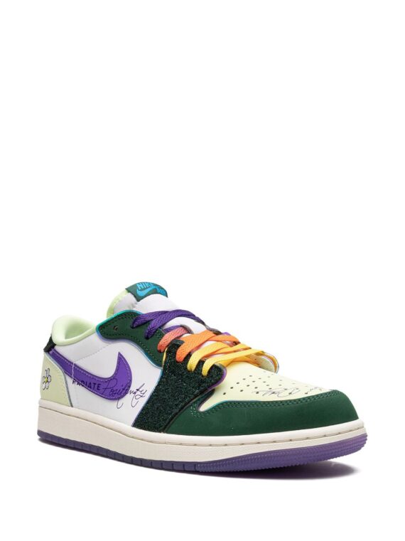 ⁦נייק ג'ורדן -NIKE AIR JORDAN 1 LOW - Green/purple/white⁩ – תמונה ⁦2⁩