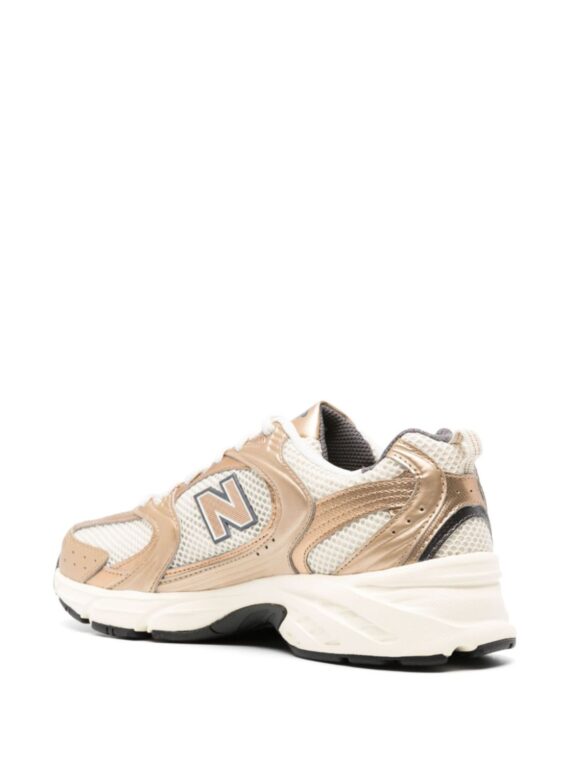 ⁦סניקרס ניו באלאנס NEW BALANCE 530 Gold Tone⁩ – תמונה ⁦3⁩