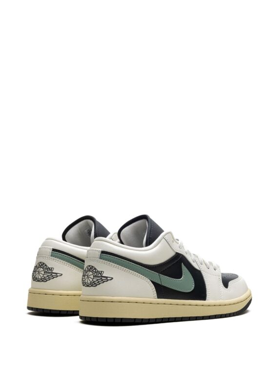 ⁦נייק ג'ורדן -NIKE AIR JORDAN 1 LOW - Jade Smoke⁩ – תמונה ⁦3⁩