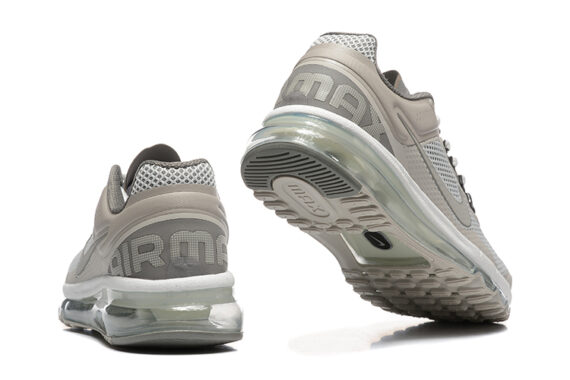 ⁦נעלי נייק - NIKE AIR MAX 2013 Silver⁩ – תמונה ⁦7⁩