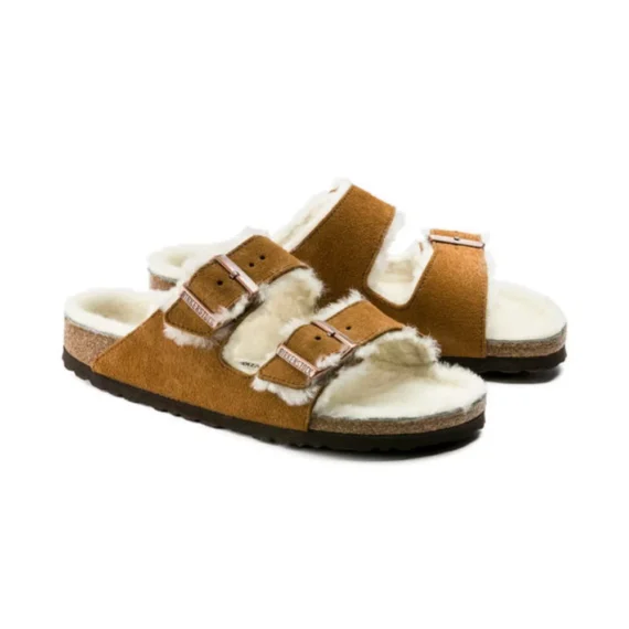 ⁦כפכפי בירקנשטוק | Birkenstock Arizona fur Brown⁩ – תמונה ⁦2⁩