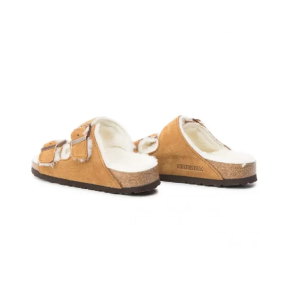 ⁦כפכפי בירקנשטוק | Birkenstock Arizona fur Brown⁩ – תמונה ⁦3⁩