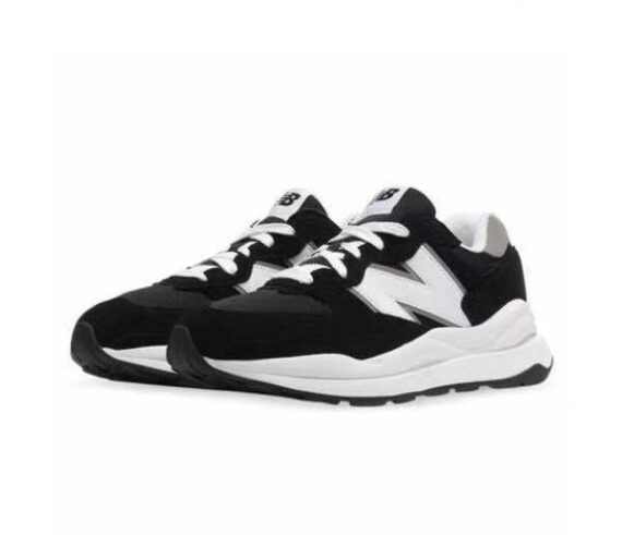 ⁦סניקרס ניו באלאנס NEW BALANCE 5740 White Black⁩ – תמונה ⁦2⁩